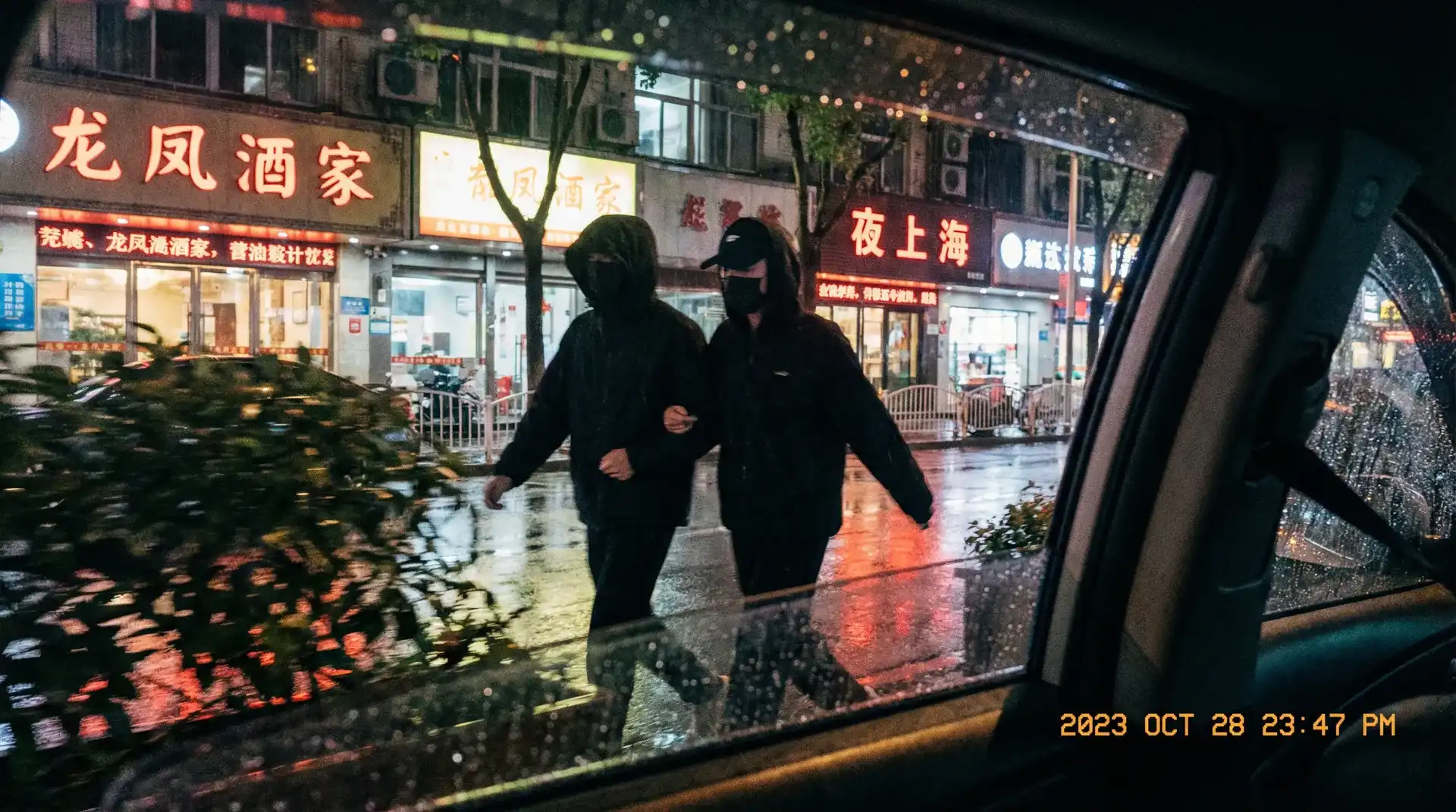 明升体育平台 - 顶流明星深夜密会现场抓拍照片